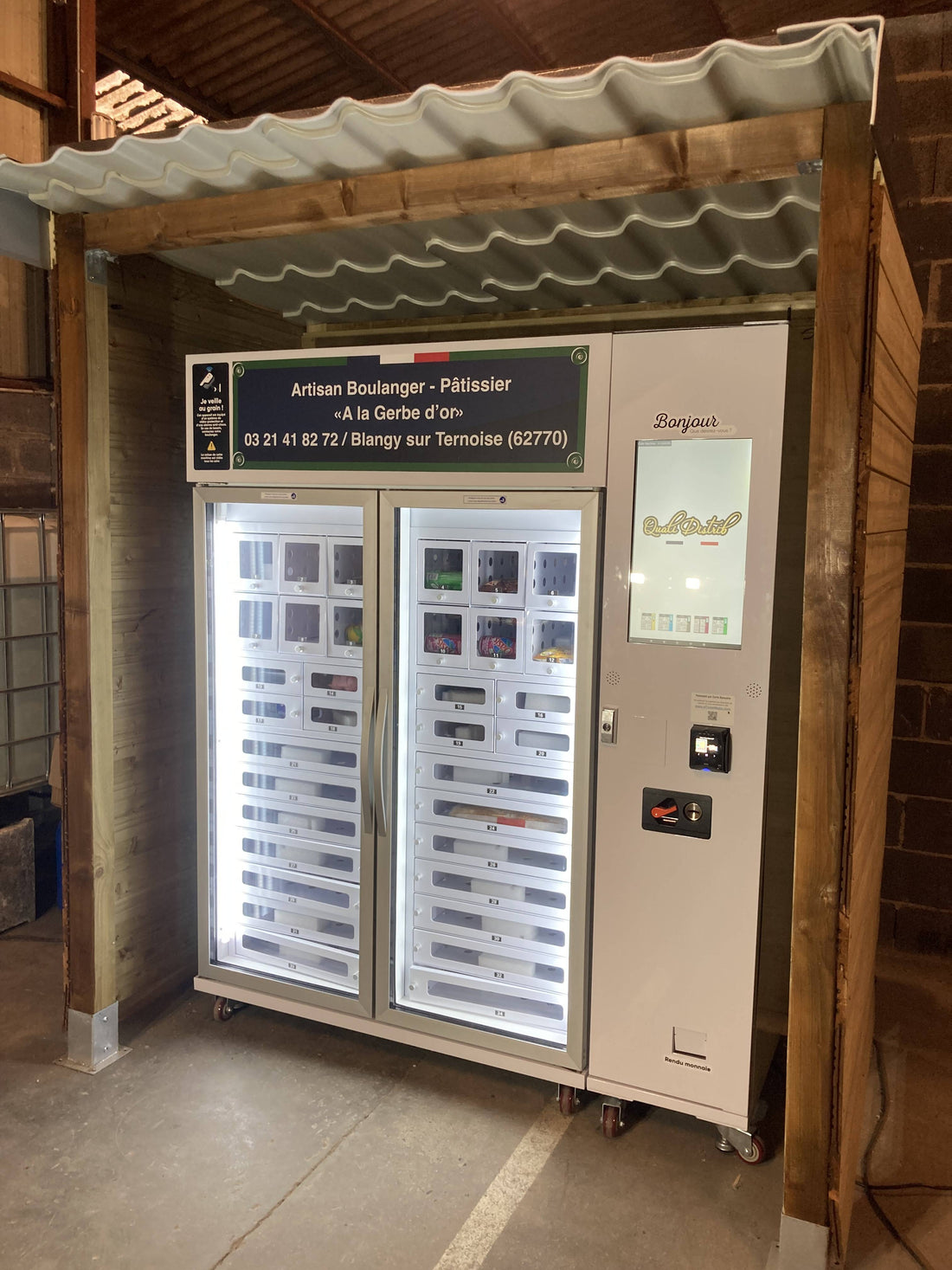Weimi outdoor bread locker baguette vending machine in France with wooden shelter