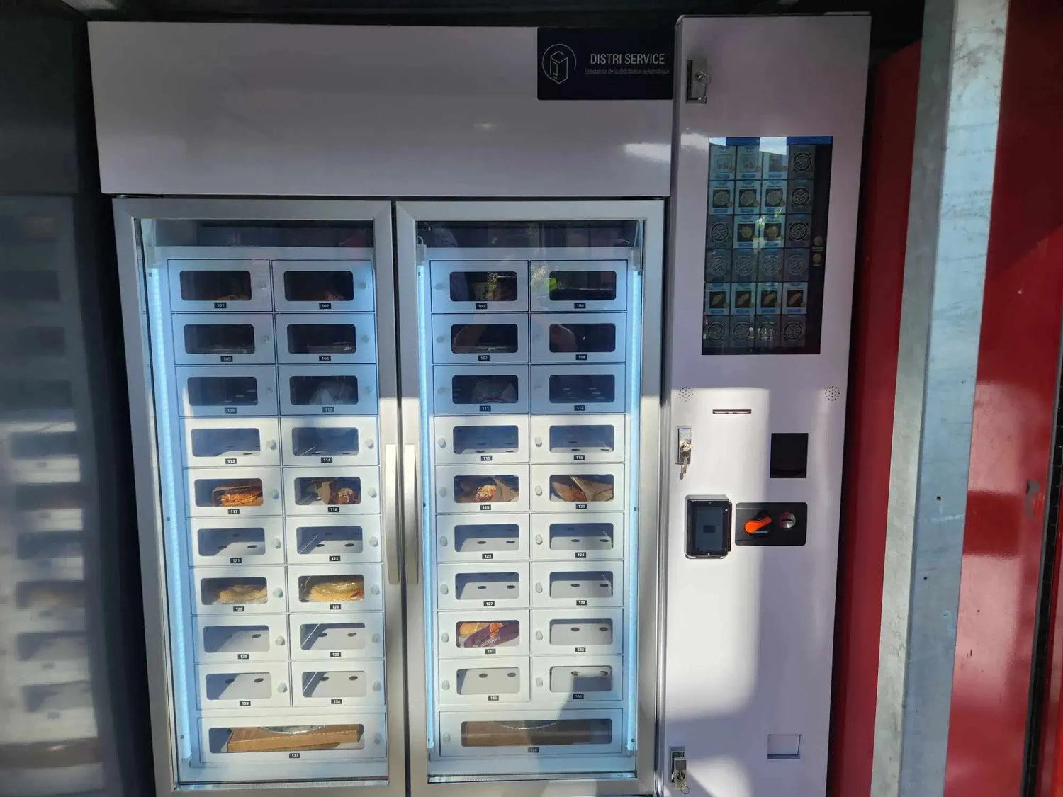Bread locker vending machine